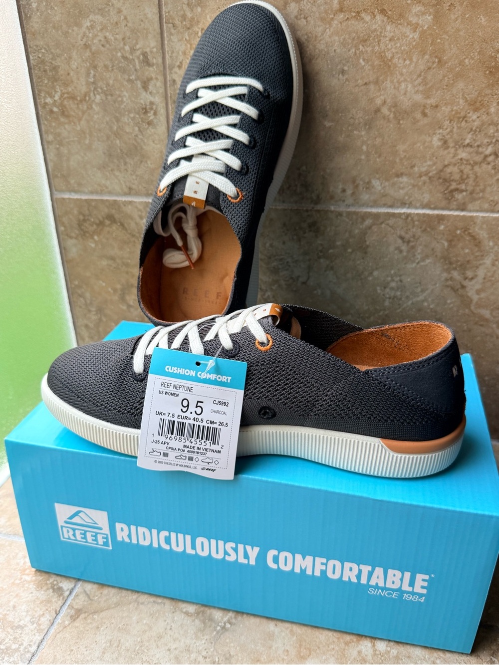 Reef Neptune Sneakers Size 9.5 New Fold Down Heel Lightweight Travel Trainers